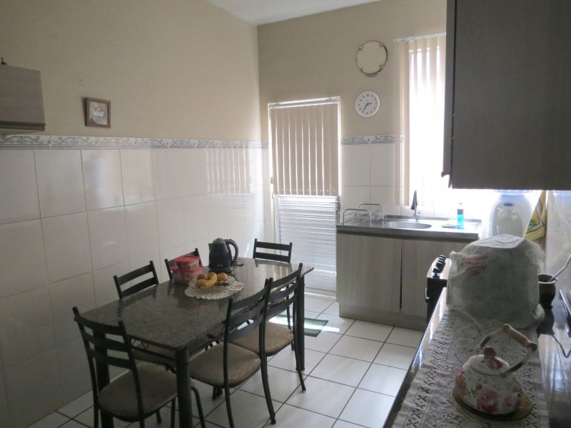 Casa 2 quartos  no bairro Centro