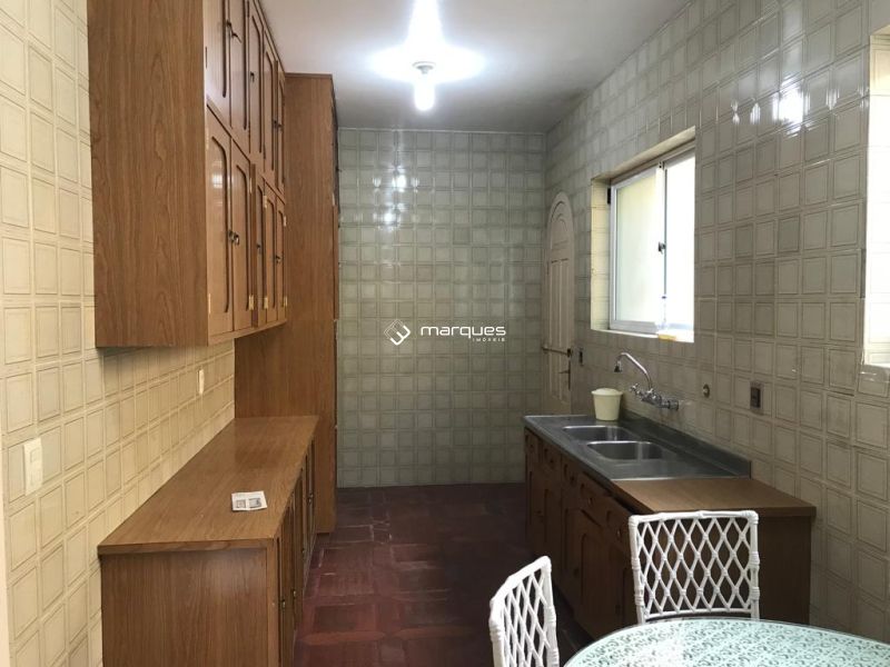 Sobrado 4 quartos  no bairro Centro
