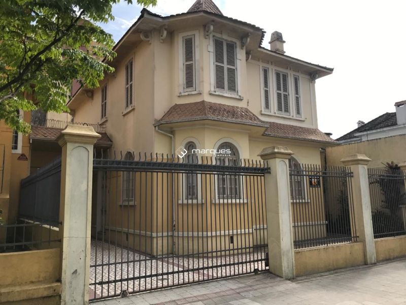 Sobrado 4 quartos  no bairro Centro