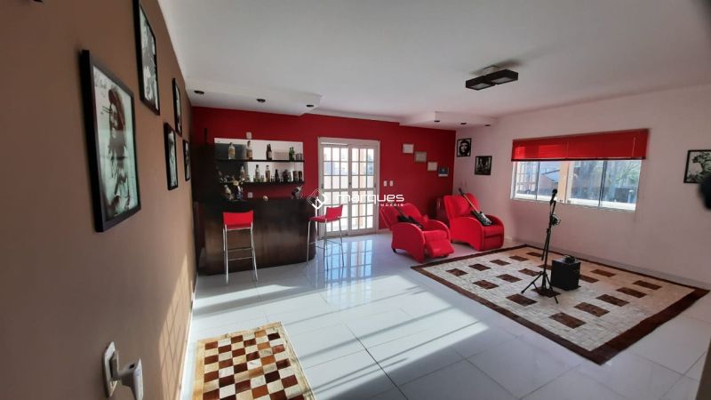 Sobrado 4 quartos  no bairro Recanto de Portugal
