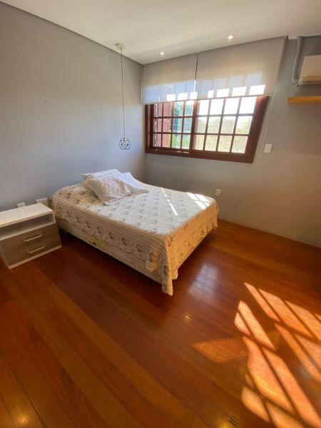 Sobrado 4 quartos  no bairro Laranjal