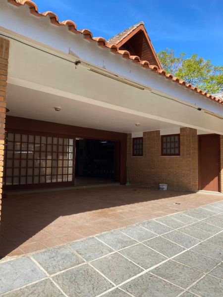 Sobrado 4 quartos  no bairro Laranjal