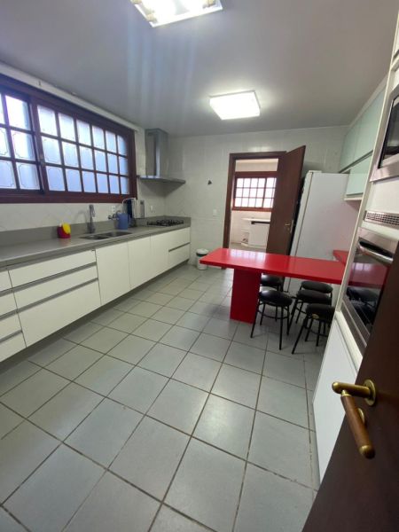 Sobrado 4 quartos  no bairro Laranjal