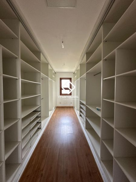 Casa 4 quartos  no bairro Laranjal