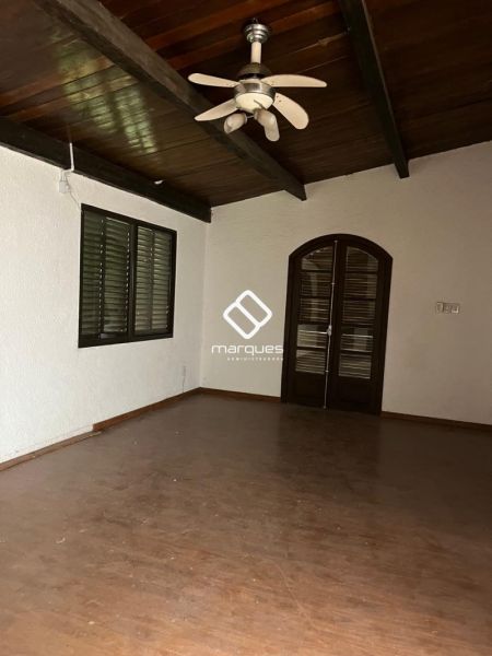 Casa 3 quartos  no bairro Laranjal
