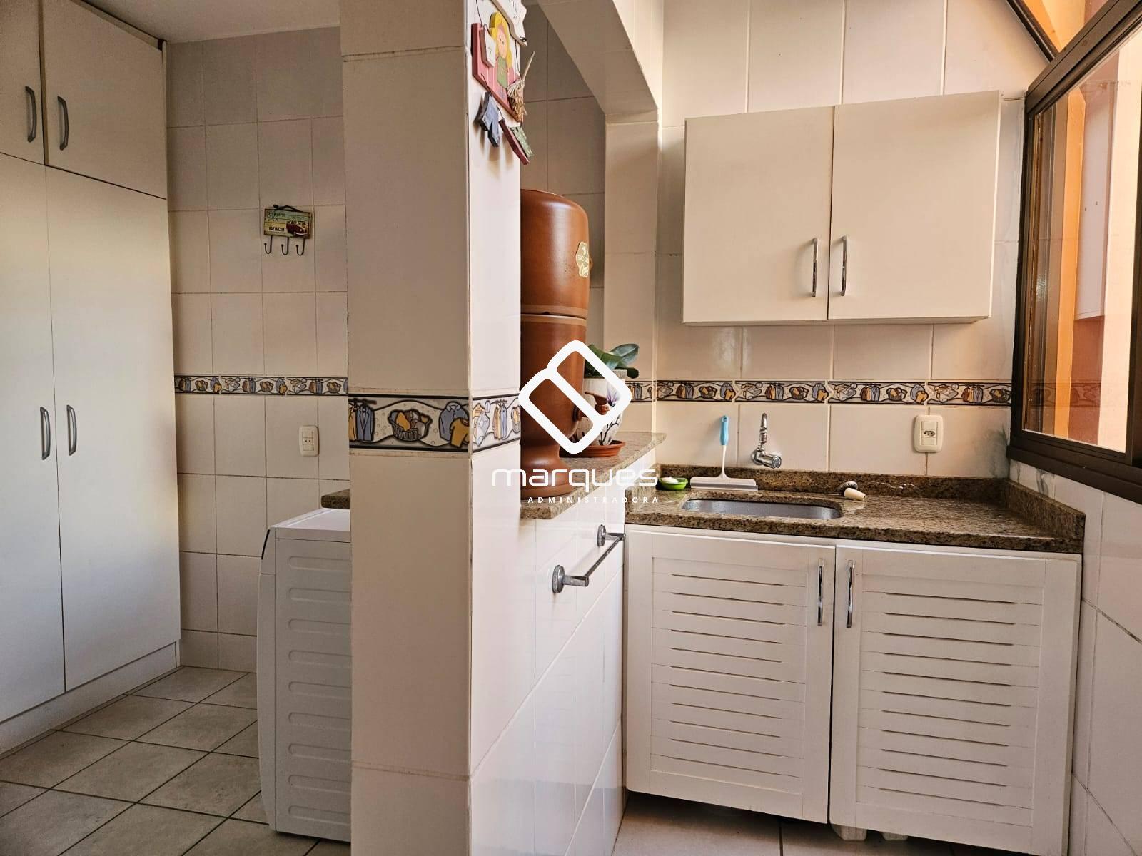 Casa 4 quartos  no bairro Laranjal