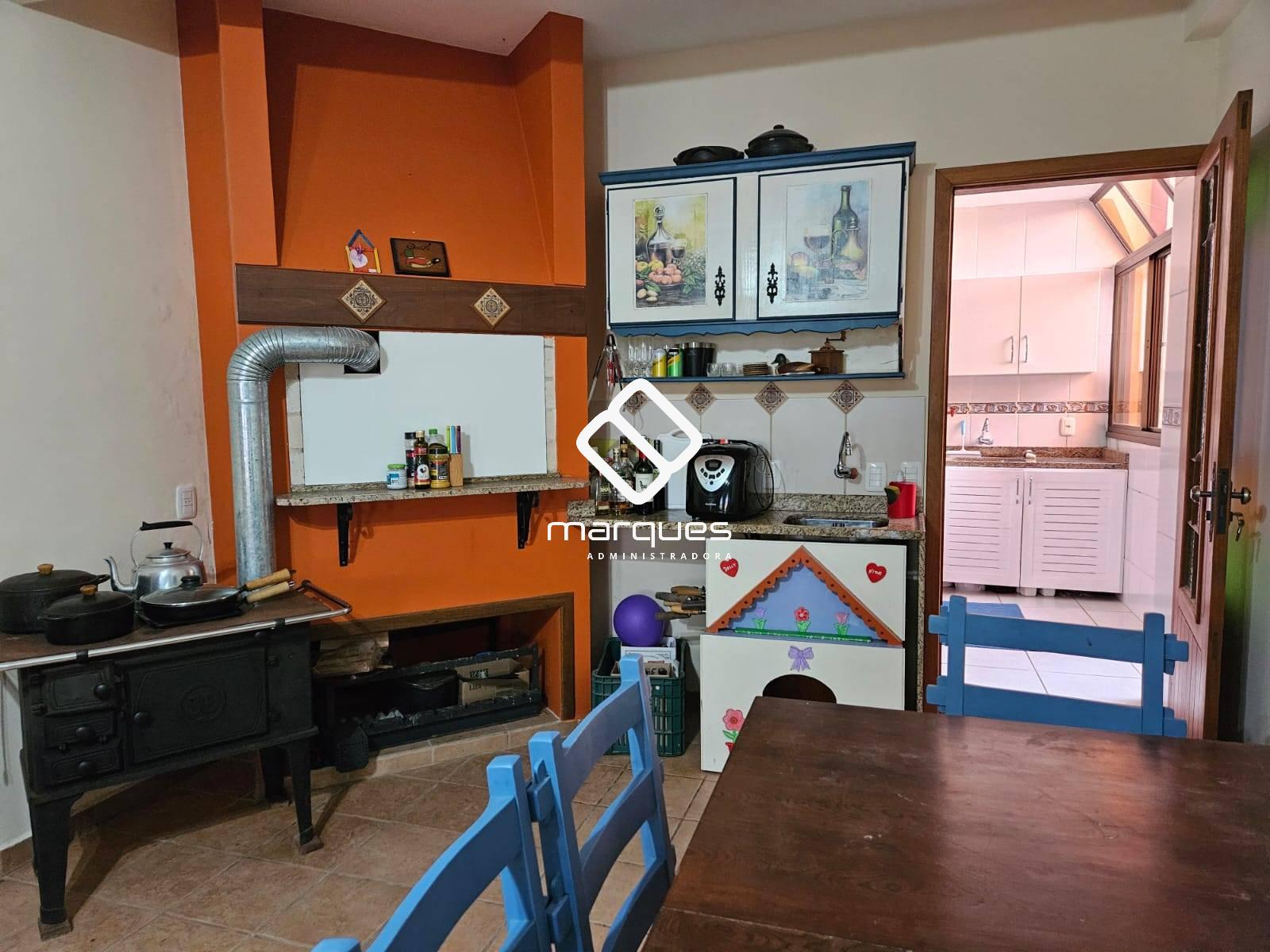 Casa 4 quartos  no bairro Laranjal