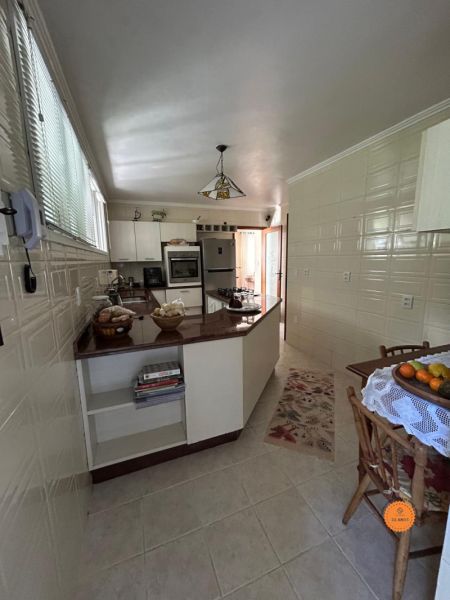 Casa 4 quartos  no bairro Laranjal