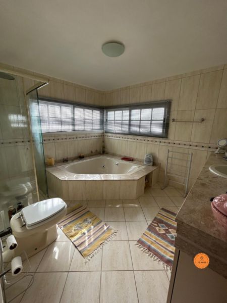 Casa 4 quartos  no bairro Laranjal