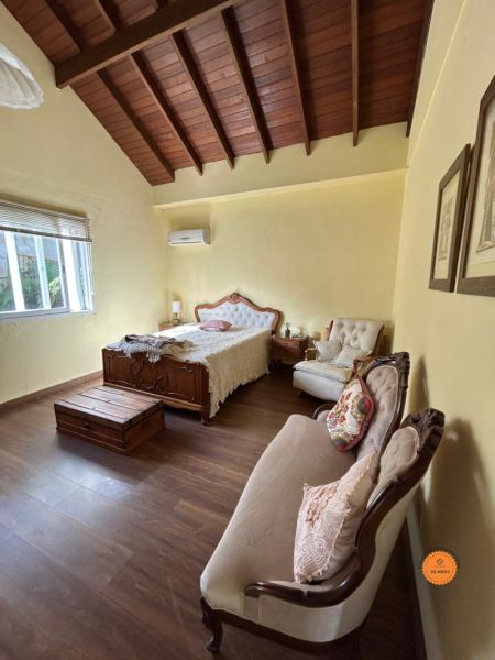 Casa 4 quartos  no bairro Laranjal