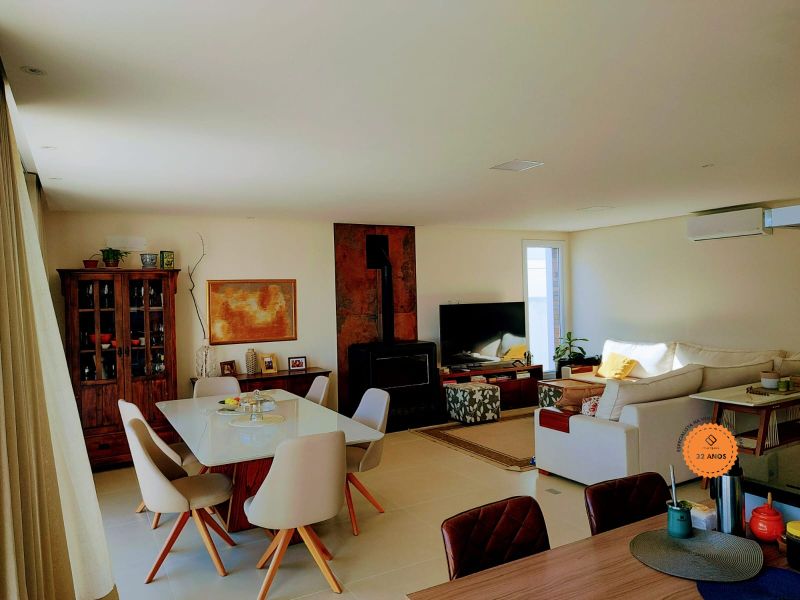 Casa 5 quartos  no bairro Laranjal