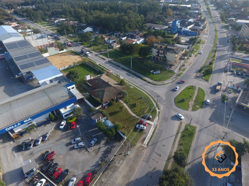 Casa Comercial 5 quartos  no bairro Três Vendas