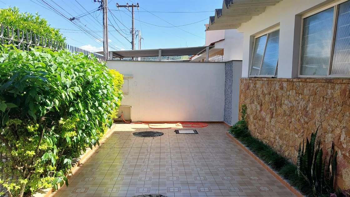 CA0225- Casa com 3 dormitórios à venda, 200 m² por R$ 800.000 - Esplanada Mendes Moraes - São Roque/SP - 