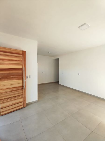 Casa 2 quartos no bairro Tucanos