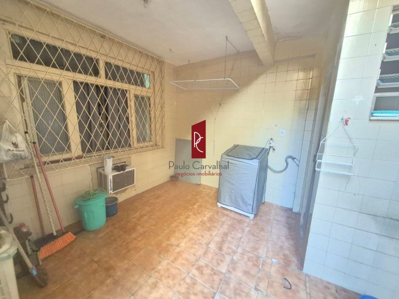 Apartamento Tipo Casa com 2 Quartos e Garagem no Trreo!