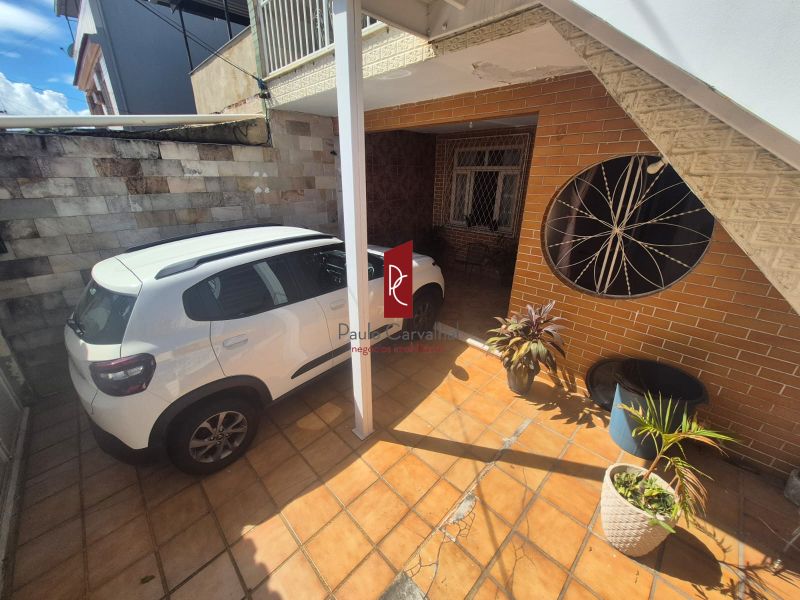 Apartamento Tipo Casa com 2 Quartos e Garagem no Trreo!