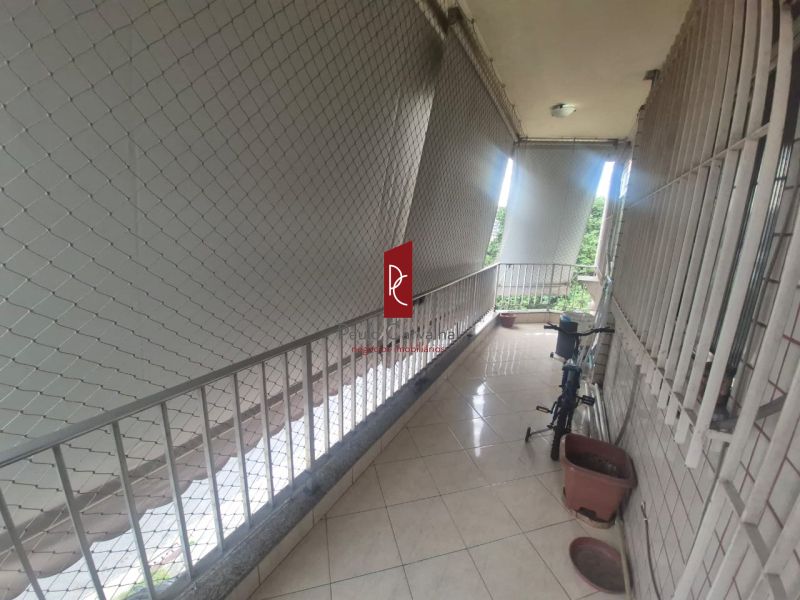 Lindo Apartamento de Frente na Vila da Penha com 3Qtos, Varanda e Vaga de Garagem!