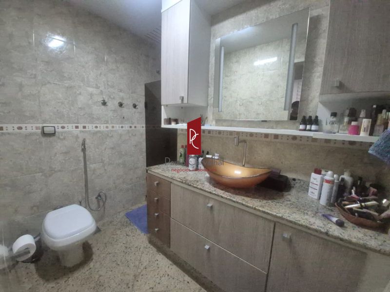 Lindo Apartamento de Frente na Vila da Penha com 3Qtos, Varanda e Vaga de Garagem!