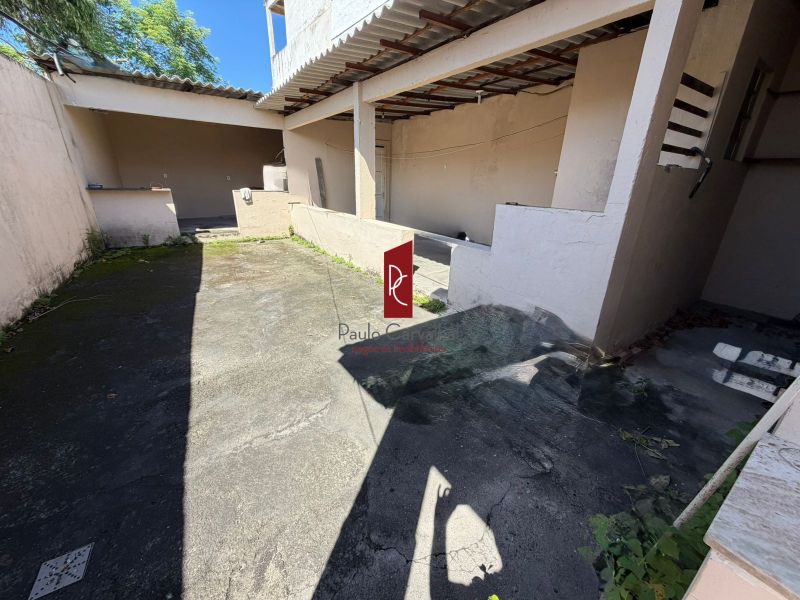 EXCELENTE LOCALIZA��O, EM RUA FECHADA - CASA �NICA