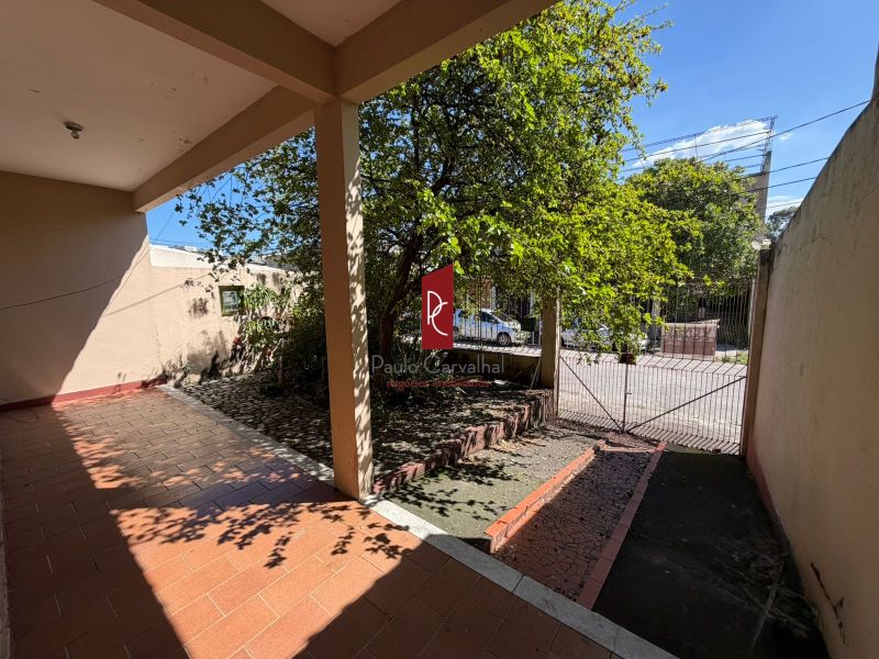 EXCELENTE LOCALIZA��O, EM RUA FECHADA - CASA �NICA