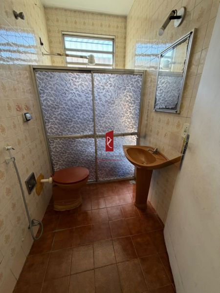 EXCELENTE LOCALIZA��O, EM RUA FECHADA - CASA �NICA