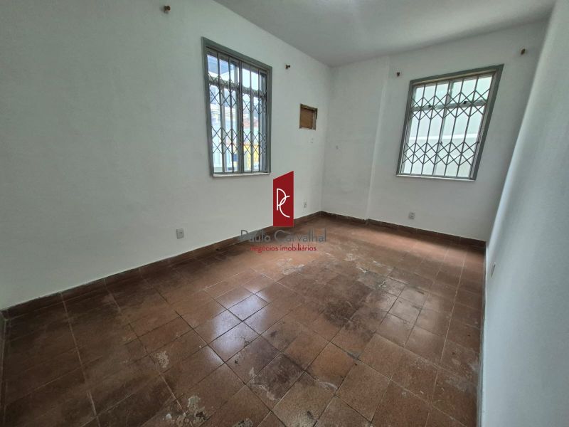 APARTAMENTO DE FRENTE PARA A RUA NA VILA DA PENHA