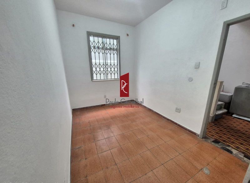 APARTAMENTO DE FRENTE PARA A RUA NA VILA DA PENHA