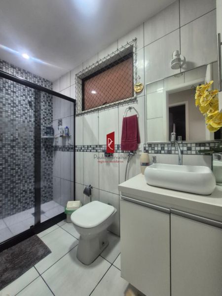 APARTAMENTO DE FRENTE COM 80 m² ,2 QTS, DEPENDÊNCIA COMPLETA E VAGA DE GARAGEM